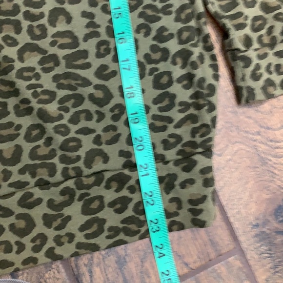 🦋 3 for $30! Like new! Leopard Sweatshirt with Jeweled Shoulders Rue 21 - Picture 11 of 11